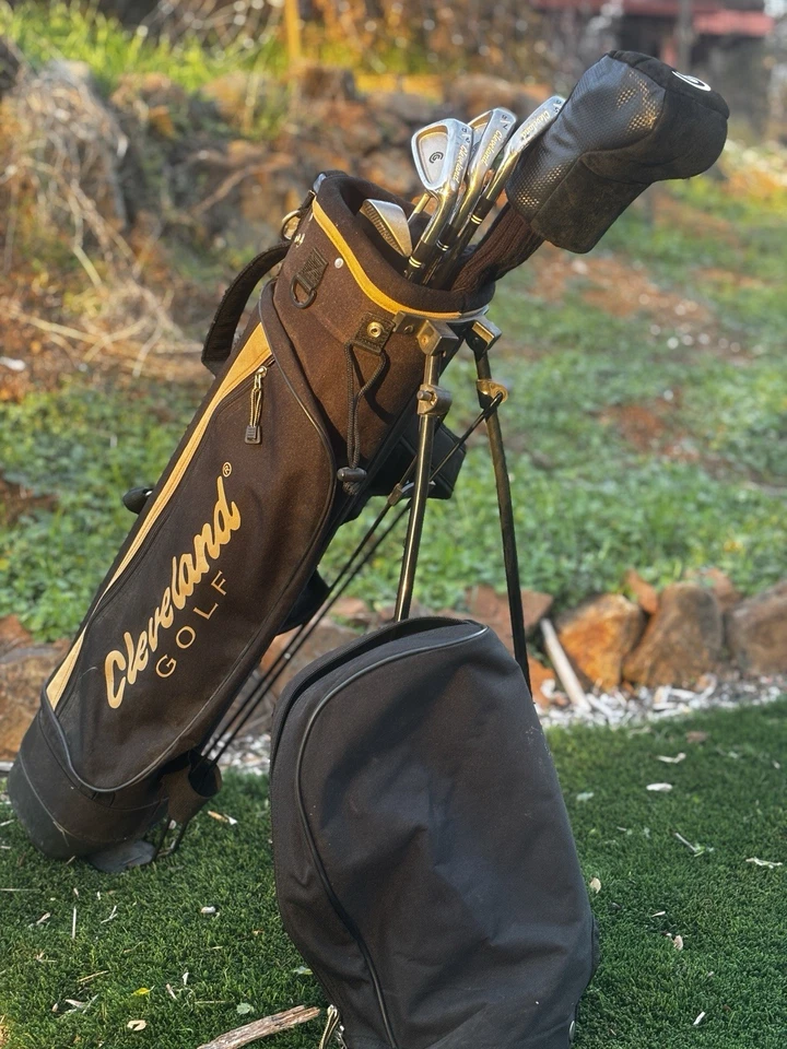 Набор для гольфа под правую руку Cleveland Junior Series 1/3, 5/6, 7/8, 9/P, SW, паттер и сумка драйвер - Изображение 1 из 4