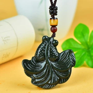 Collar colgante escultura realista de carpa tallada a mano de jade verde natural para mujer - Imagen 1 de 4