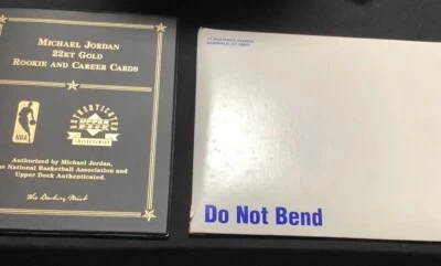 Tarjetas Michael Jordan 1999 22KT Gold novato y carrera con álbum Foto 1 de 4
