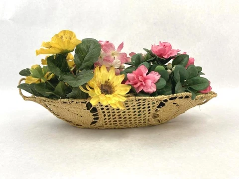 Vintage Handmade Flower Arrangement Straw Basket Scalloped Edge Yellow Pink Cover