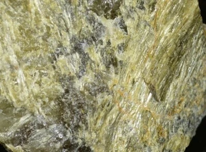 CARPHOLITE from Germany * RARE SILICATE MINERAL * 3,3 cm - Picture 1 of 2