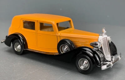 1:43 Solido Diecast 1937 Packard Super Eight Sedan/Limo, Yellow/Black  D1250 - Image 1 of 4