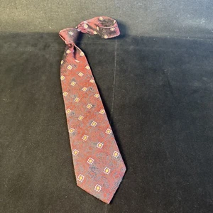 Jos A Banks Signature Red Paisley Men's Tie 100% Silk 59L x 3.5 Self Tip Necktie - Picture 1 of 11