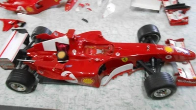 Automodello a scoppio RC Ferrari F1 F2004 RC 1/8 DeAgostini auto - Immagine 1 di 4