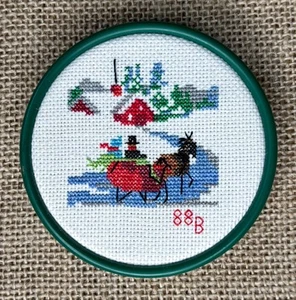 Slitta cavallo vintage fattoria punto croce ornamento Natale rustico fattoria nucleo - Foto 1 di 4