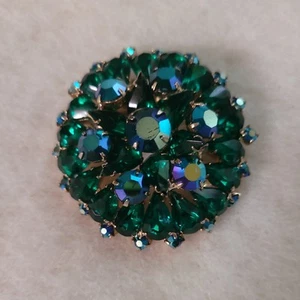 Vintage juliana Goldtone Emerald Green Rhinestones ROUND Shape Brooch stacked - Picture 1 of 3