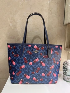 NEU CY691 Coach City-Einkaufstasche blau Signature Canvas Kirschmuster Outlet-Produkt - Bild 1 von 9