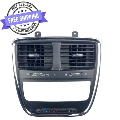 Оригинальная центральная панель радиоприемника Dodge Grand Caravan 2011–2020 годов выпуска с вентиляционной рамкой переменного тока - Изображение 1 из 4