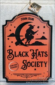 NEW HALLOWEEN WALL DOOR PLAQUE HANGING WITCH ON BROOM JOIN OUR BLACK HAT SOCIETY - Picture 1 of 1