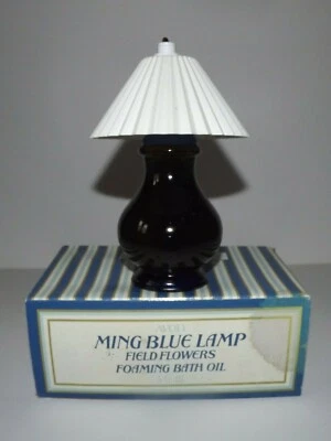 Винтажная синяя лампа Avon Ming графин бутылка поле цветы пенящееся масло для ванны 5 унций новая из старых запасов - Изображение 1 из 4