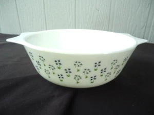 vintage pyrex open casserole dish Maypole England 1.5L PURPLE FLOWERS - Picture 1 of 4