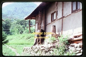 Koreanische Bauernhofszene bei Namigae Korea 1978, Kodachrome Dia u8b - Bild 1 von 2