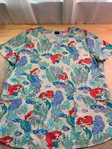 Blusa Médica Para Mujer Disney Talla L La Sirenita--¡Muy Linda!!! - Imagen 1 de 4