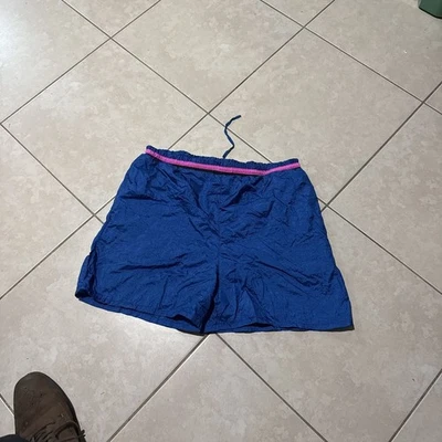 Pantalones cortos vintage de nailon arrugado azul real con cintura rosa Foto 1 de 4