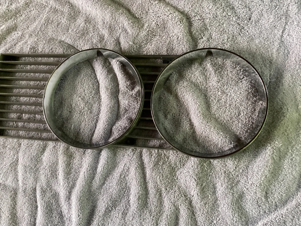 Ford Mercury Cougar 1971 1972 luz de cabeza parrilla bisel D1WB-13064 Foto 1 de 4