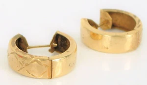 VINTAGE BEAUTIFUL 10K YELLOW GOLD CLIP HOOP ETCHED EARRINGS FINE 2.5 GRAMS - Picture 1 of 2