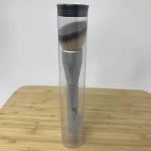 Cepillo de maquillaje base pulidora en ángulo IT COSMETICS CC+ ¡Nuevo! "6,5"" de largo" - Imagen 1 de 4