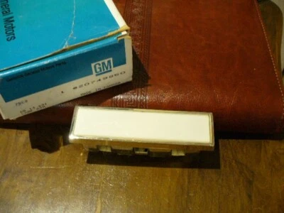 85 86 87 88 89 90 Conjunto de lámpara Buick Oldsmobile, reposabrazos de puerta de cortesía 20749850 Foto 1 de 4