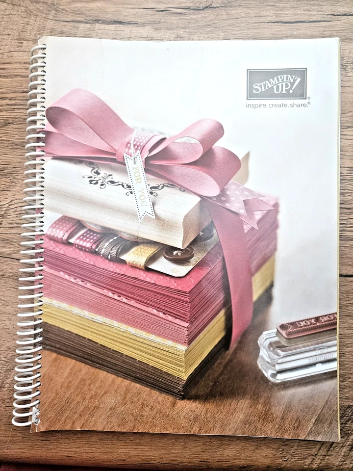 AMPIN UP резиновый штамп каталог 2012-2013 карта/альбом для вырезок идея книга спираль переплет - Изображение 1 из 1