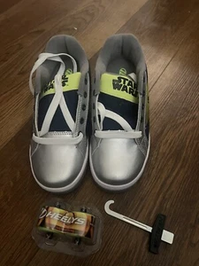 Heelys Star Wars Mandalorian Grogu Baby Yoda Brand NEW Shoes Kids Sz 4 - Picture 1 of 4