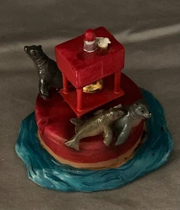 Lemax Christmas Village Sea Lion Resort Table Accents 2003 #33407 (1 piece only) - Picture 1 of 3