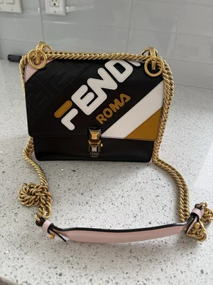 Bolso de hombro pequeño FENDI x FILA Mania Kan I Roma Foto 1 de 4