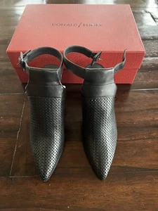 Donald Pliner Damen Varen schwarze perforierte Kalbsleder-Pantoletten 7,5 M - Bild 1 von 5