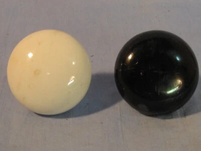 Perillas de puerta vintage de porcelana en blanco y negro Foto 1 de 4