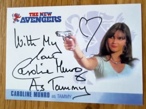 THE NEW AVENGERS TRADING CARD COLLECTION: AUTOGRAMMKARTE: CAROLINE MUNRO CM4 - Bild 1 von 1