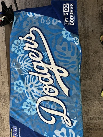 Dodgers Beach Towel and Throw Towel Promo Giveaway Cover