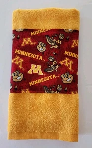 MINNESOTA GOLDEN GOPHERS GOLFHANDTUCH 11” X 18” MIT HAKEN UND TÜLLE - Bild 1 von 2