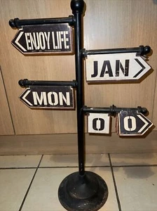 Soporte calendario mes día/números señal de tráfico tema peculiar inusual diversión rústica - Imagen 1 de 12