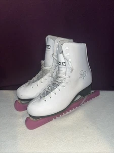 Pattini figura CCM Classic Champion Deluxe SP Series bianchi taglia 9 ottime condizioni - Foto 1 di 15