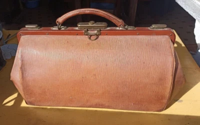 JOLI SAC DE MEDECIN  ANCIEN 1920-30 avec marque d usure du temps - Photo 1/4