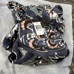 Vera Bradley im Ruhestand verzierte Blüten Decke Überwurf neu mit Etikett 50 x 80 Plüsch kuschelig - Bild 1 von 2