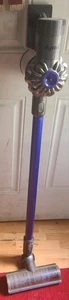 Dyson V6 Silber Akku-Stielstaubsauger funktioniert muss gereinigt werden ohne Ladegerät - Bild 1 von 5