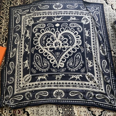 NUEVO HERMES Azul Marino/Blanco/Ruido Cheval de Coeur Bandana Chal 140 Bufanda Foto 1 de 4