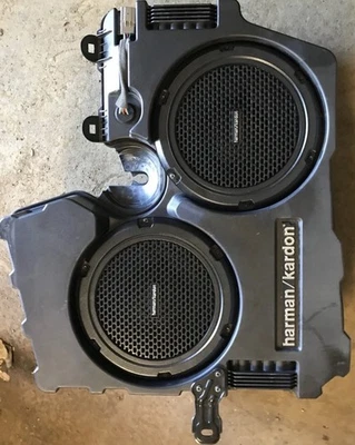 Caja de altavoces subwoofer radio audio trasero Dodge Challenger Harman Kardon 2023 Foto 1 de 4