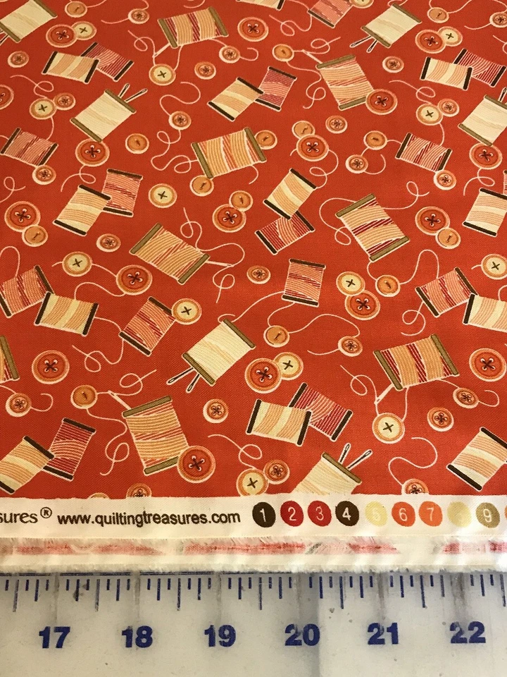 Fio e botões de costura Mend the Soul em tecido de algodão vermelho/laranja por jarda  - Imagem 1 de 4