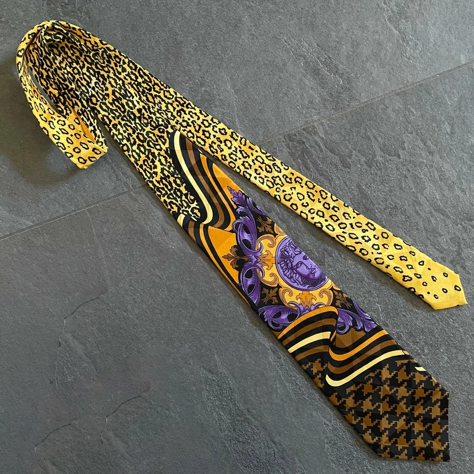 GIANNI VERSACE Corbata de Seda Animal Pata de Gallo Estampado Medusa Marrón Negro Morado Foto 1 de 4