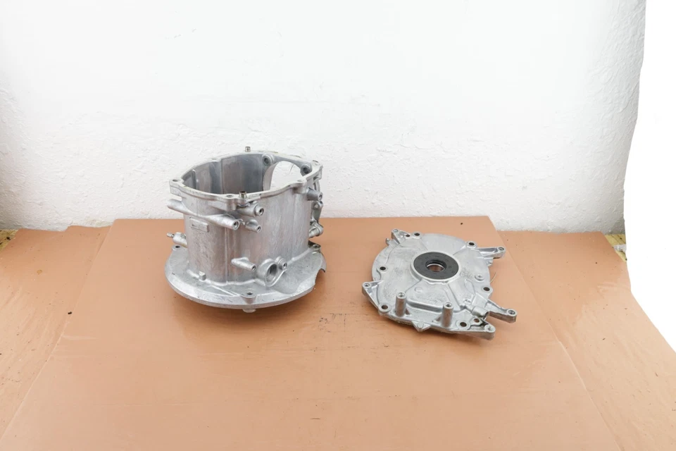 Honda GCV170, HRN216 Lawn Mower OEM Crankcase 19721-Z9L-000ZA, 11300-Z9L-405 - Image 1 of 4