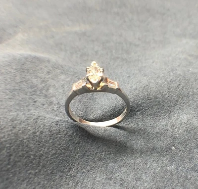 Винтажное помолвочное кольцо PT950 с платиновым бриллиантом маркиза — натуральные бриллианты - Изображение 1 из 4