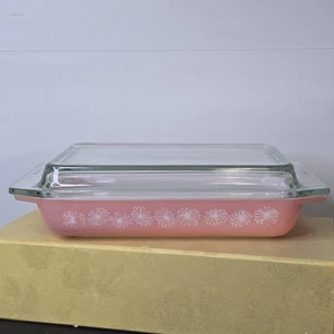 JAJ Pyrex Daisy Gaiety Pink Shallow Oblong Casserole Spacesaver - Picture 1 of 17