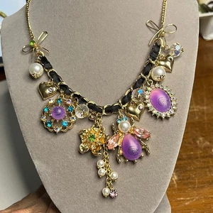 Betsey Johnson Bee Hearts Flower Charm Gold tone Chunky Statement Necklace - Picture 1 of 11
