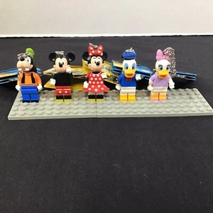 LEGO Disney Mickey Minnie Donald Daisy Duck Goofy Minifigure Keychain Lot of 5 - Picture 1 of 17