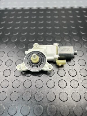 2012-15 16 17 18 19 20 DODGE GRAND CARAVAN REAR LEFT SIDE DOOR WINDOW MOTOR OEM - Image 1 of 4