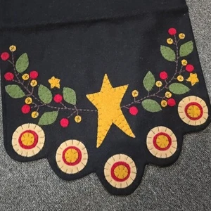 Primitive Farmhouse STAR BERRY VINE TABLE RUNNER Wool Felt 14" x 45" New - Picture 1 of 3