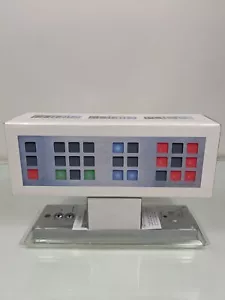 De colección Nuevo en Caja Reloj Tix Cubo Raíces Laboratorio Placa Frontal Plateada Nueva Caja Abierta Caja Original - Imagen 1 de 15