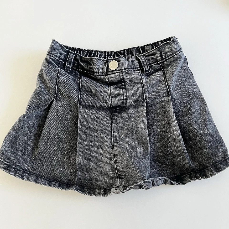 Falda vaquera plisada negra 6X Nicole Miller New York Foto 1 de 3