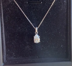 1.00 Carat Pear Cut VS1 E Diamond White Gold Spiga Necklace RRP£906 - Picture 1 of 10